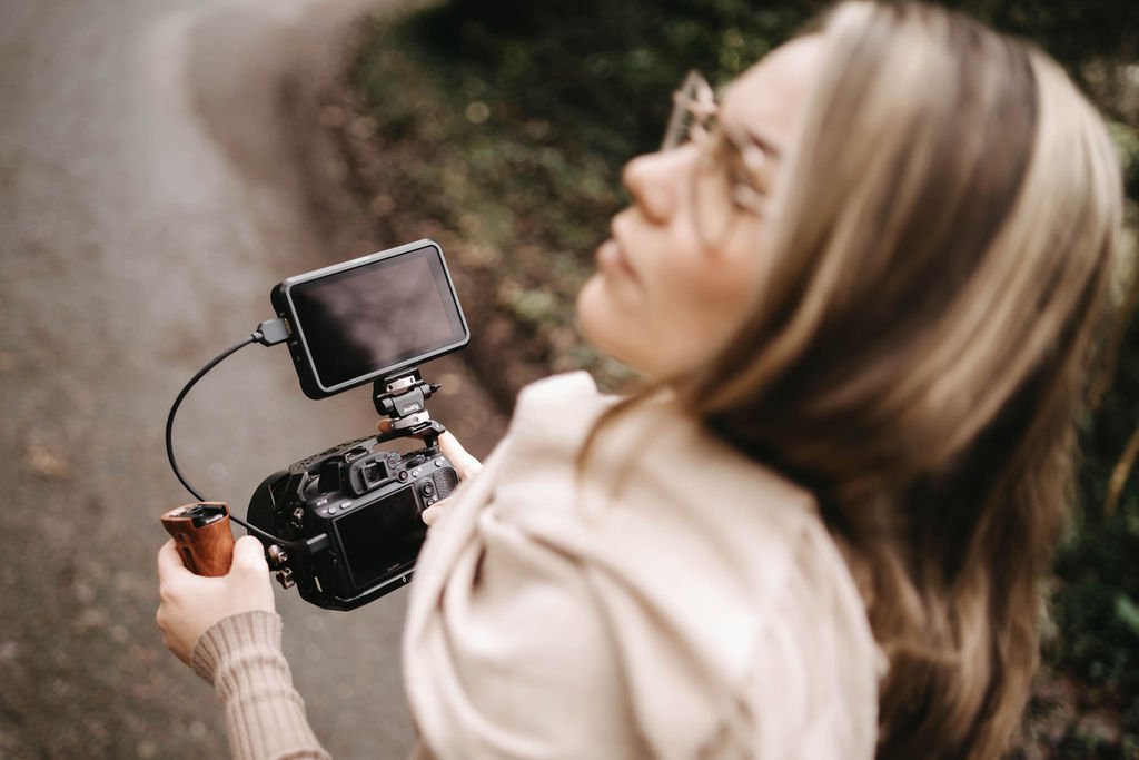photographe en extérieur caméra