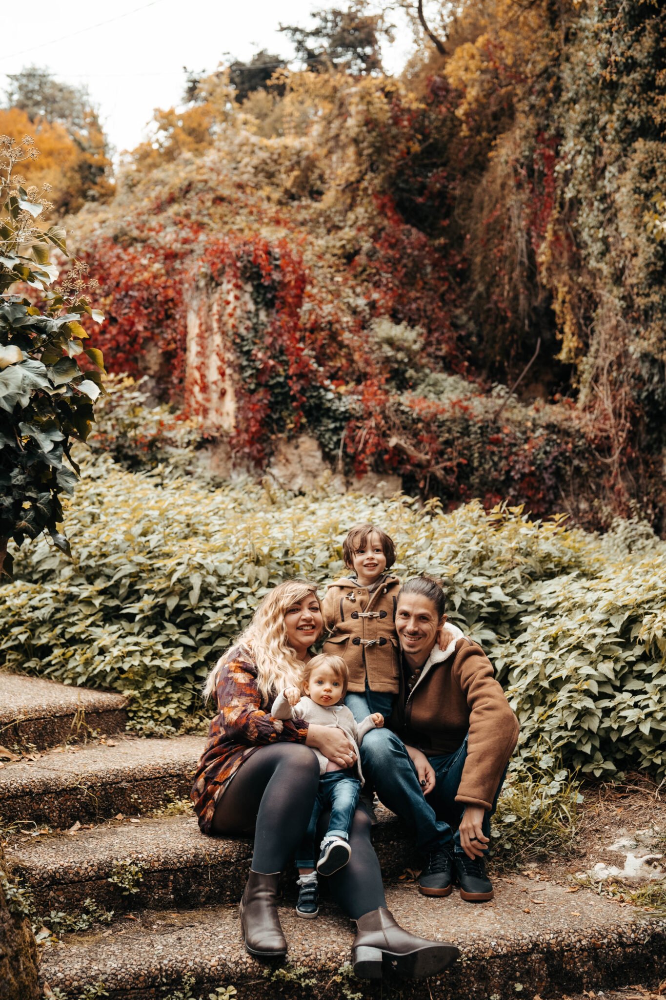 photo famille automne feuillage extérieur